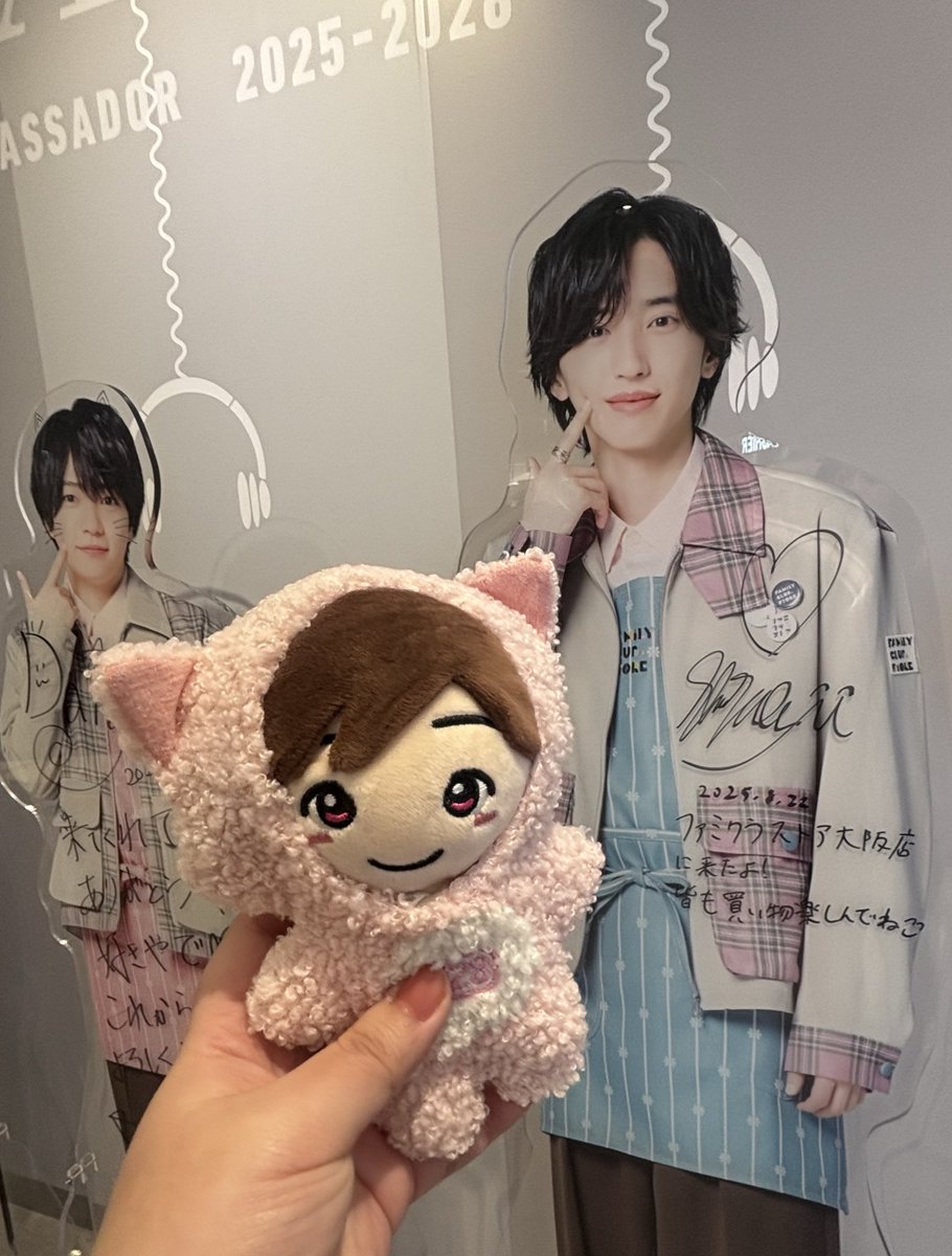 aroe_k's tweet photo. 無事きたく🫠

ミッションコンプリート！、、したかったけど、SHIBUYAのフレークシールだけ売り切れで買えなかった🥲
なにわちゃんのスタンディ、全店舗違うデザインだったのね|˙꒳​˙) ﾁﾗｯ← https://t.co/e7NbxOKlQy