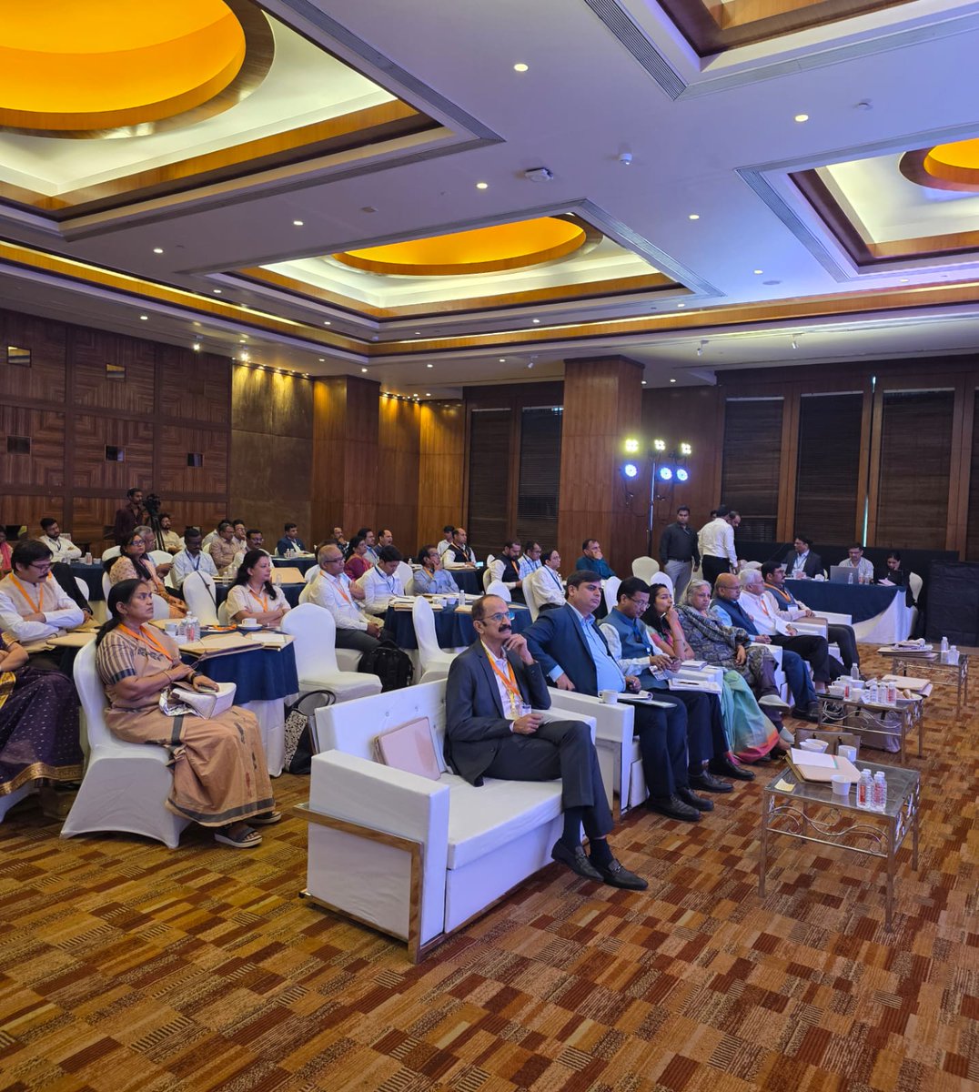 Ministry of Textiles tweet media