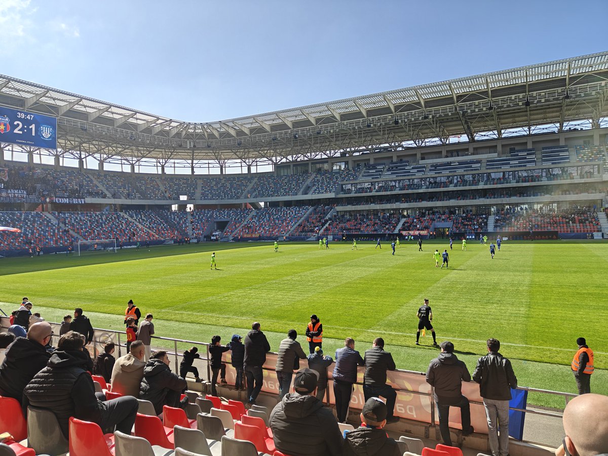 Eerste wedstrijd gevinkt, nu op naar de derby vanavond. <a href="/fcrapid/">fcrapid</a> - <a href="/dinamobucuresti/">F.C. DiNAMO</a>. #groundhop #bucharest <a href="/MaxSanders_/">Max Sanders</a>
