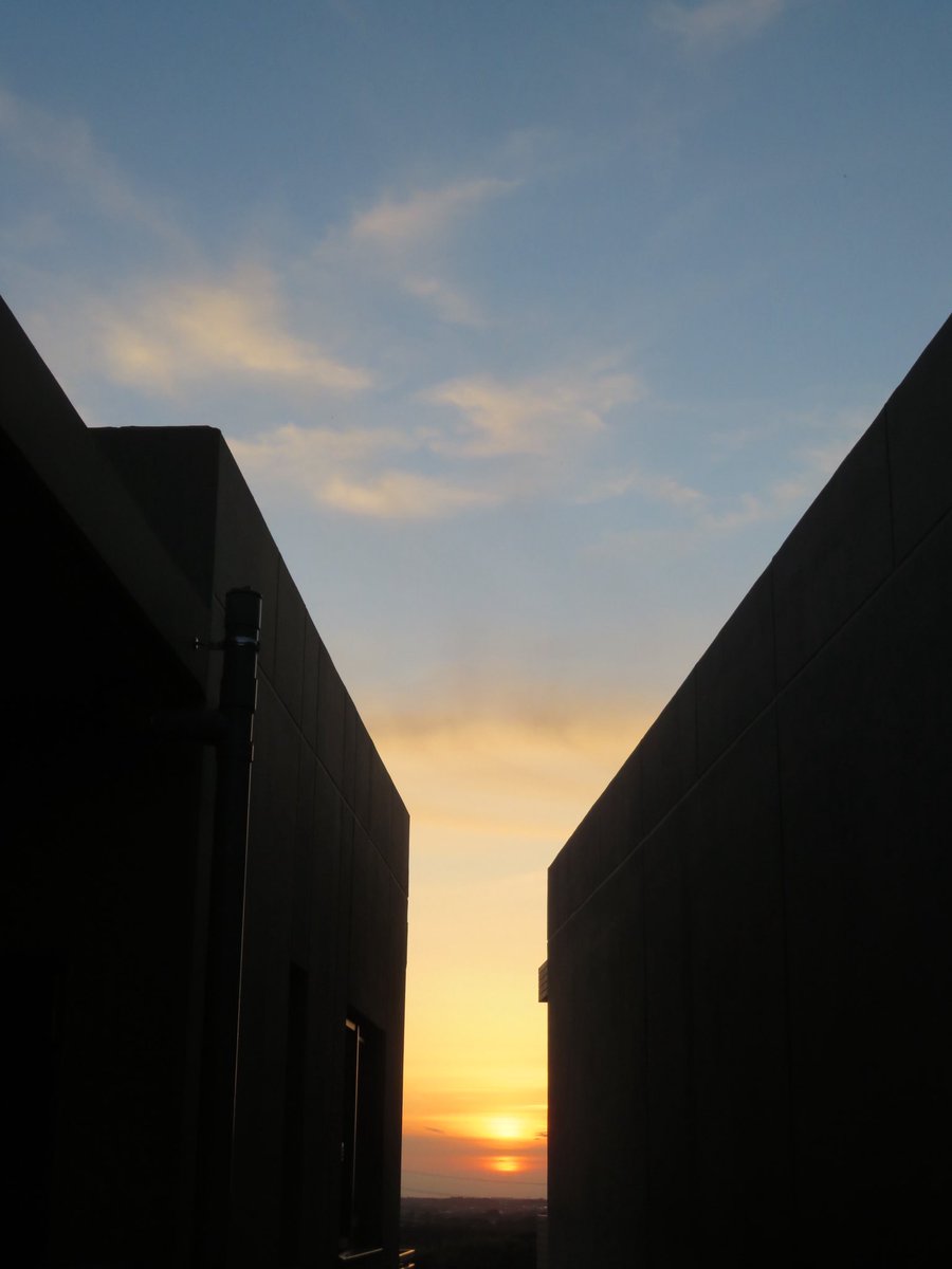 17:40  #ゆうそら 
   沈む夕陽には、ここから
   ご挨拶 …春分の日まてあと一週間ですね。