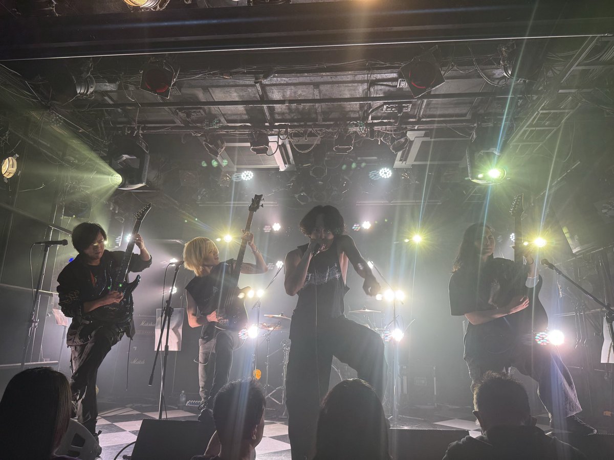 zazixmetal's tweet photo. ライブ終了！
ABLAZE IN VEINSとAlphoenixは初見
END ALLとUnarmed Crowdは去年のメタル会以来かな？
いやーどのバンドもみんないいライブだったー！
#ABLAZE_IN_VEINS
#Alphoenix
#END_ALL
#UnarmedCrowd https://t.co/rV0FXyixzD
