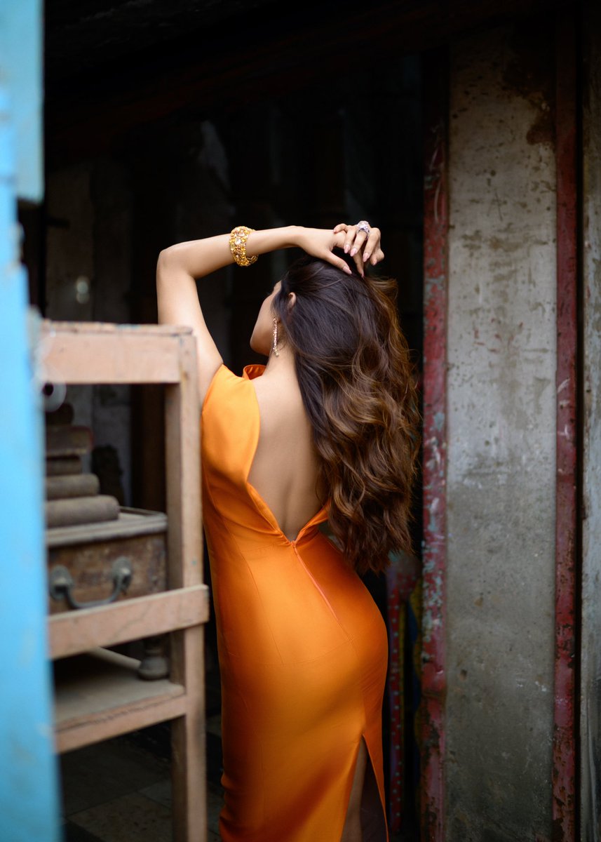 MalavikaM_'s tweet photo. 🧡💙 https://t.co/9fym9WaUSY