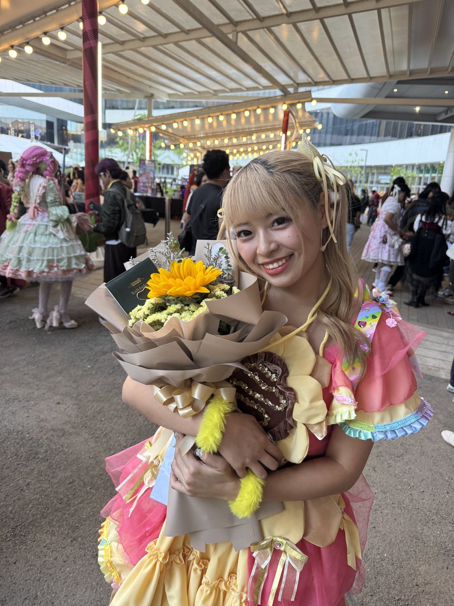 フィリピン遠征🇵🇭
Otaku fest
1日目終了〜！！🌞

まだこの国でパフォーマンス
したことないのにたくさんの方に
声かけてもらえて、
アイドル文化って…
改めて、凄い！！

明日は中野向日葵史上
過去最高の超超絶パフォーマンスを
届けますっ！🌻✨

日本から応援してね🌻❤️

#中野向日葵超絶最強伝説