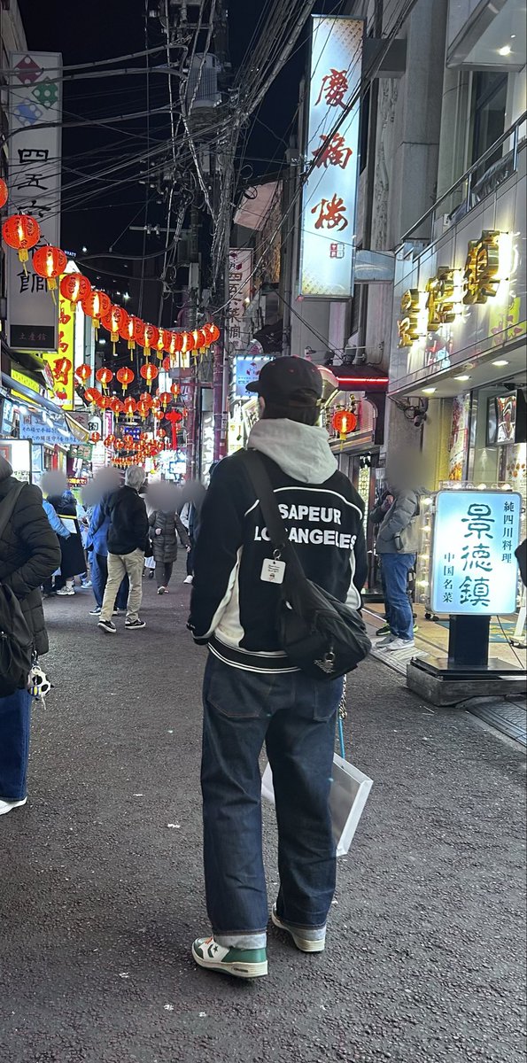 SanDiego_Jordan's tweet image. 横浜で用事を済ませて久しぶりの中華街へ。

名物粥店オカユヤで軽く夕食を。
そして食べ歩き。まずは大鶏排ではなくて、今回は初めてのイカの丸揚げ。味付けは似ているのですが、イカの方が軽くて食べやすいですね。
そして最後はお決まりの杏仁ソフト。
#tcbjeans
#samples
#sapeur
#converse
