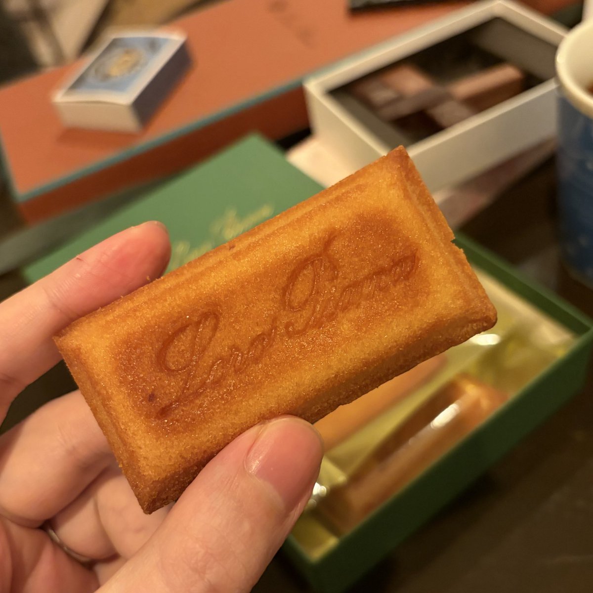 フィナンシェにLoro Pianaって書いてある 笑