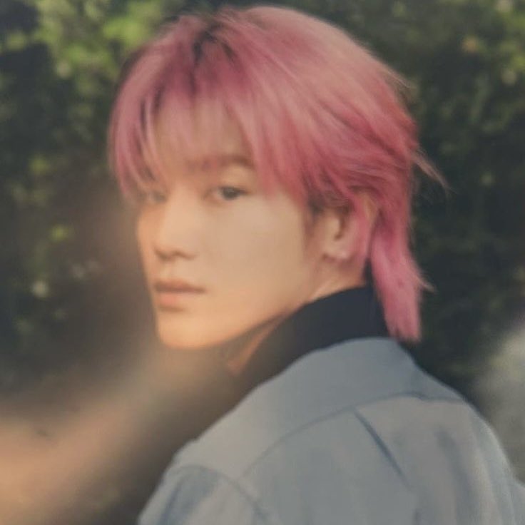 madamLTY's tweet photo. jaeyong prompt local au

turun ranjang; aku adalah aku, bukan dia, bukan pula mereka. aku aksiden raga yang nyata, bukan segelintir asa yang tergantung, bukan pula wujud yang samar dalam ketiadaan. aku hanya ingin jiwaku dipeluknya, melebur menjadi bagian esensi yang nyata. https://t.co/vekVoUviB5