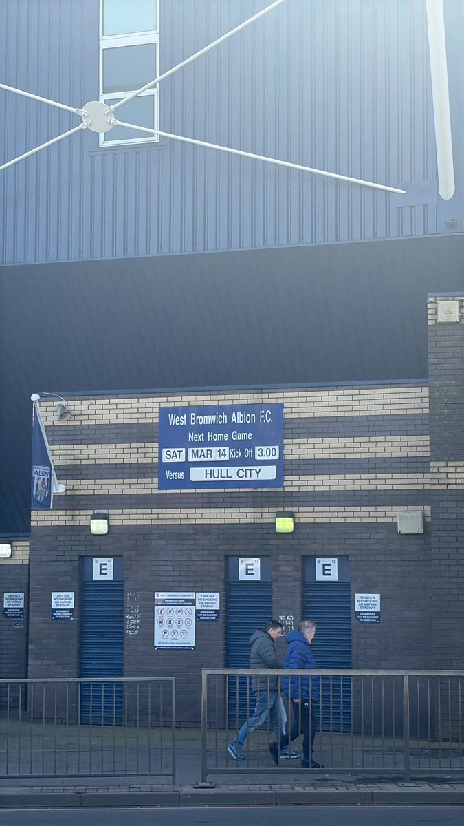 Charlie ™ tweet media