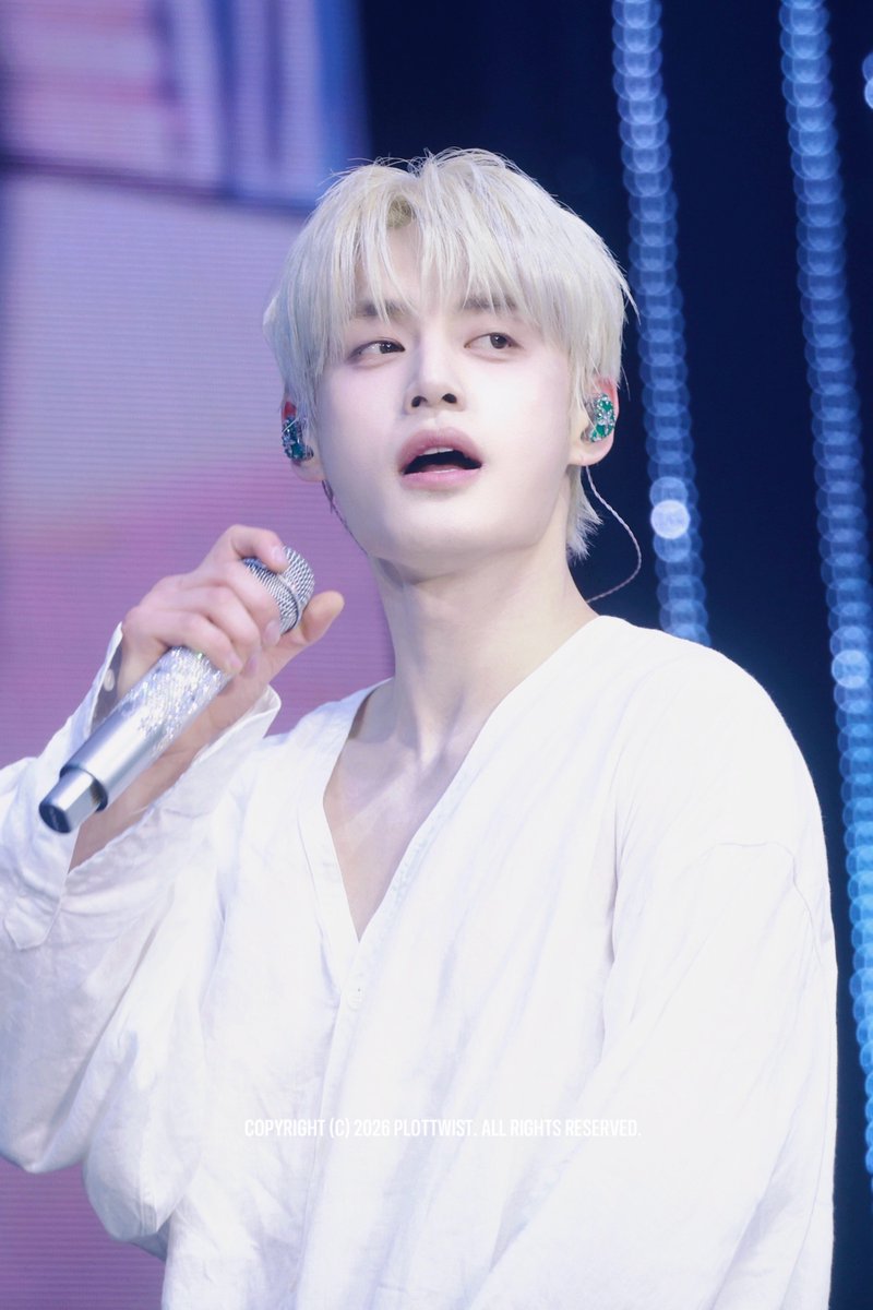 Plo𝒕𝒕wist tweet media