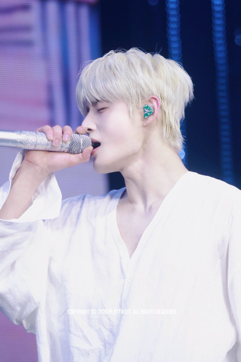 Plo𝒕𝒕wist tweet media