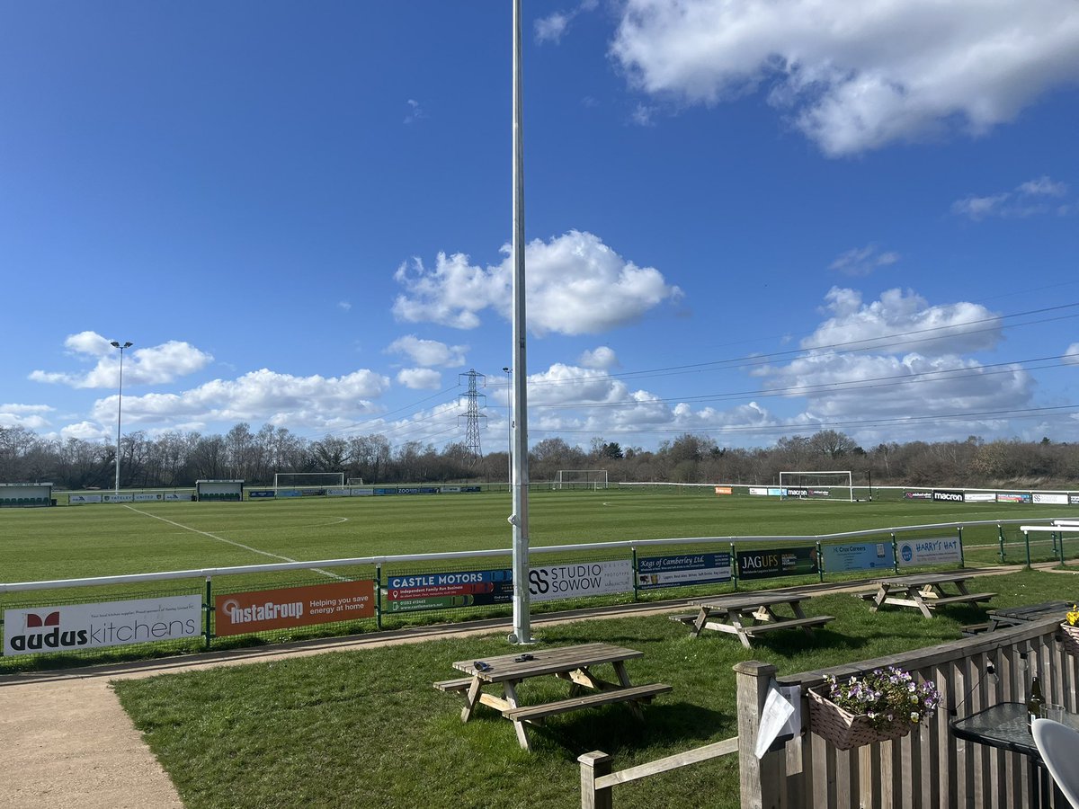 ☀️ What a gorgeous day…

Sun is shining over Sean Devereux Park… get yourself down here to support… 3pm KO

#YUFC 🗝️ #GreenArmy 🟢 
#UnitedForTheCommunity 🟠