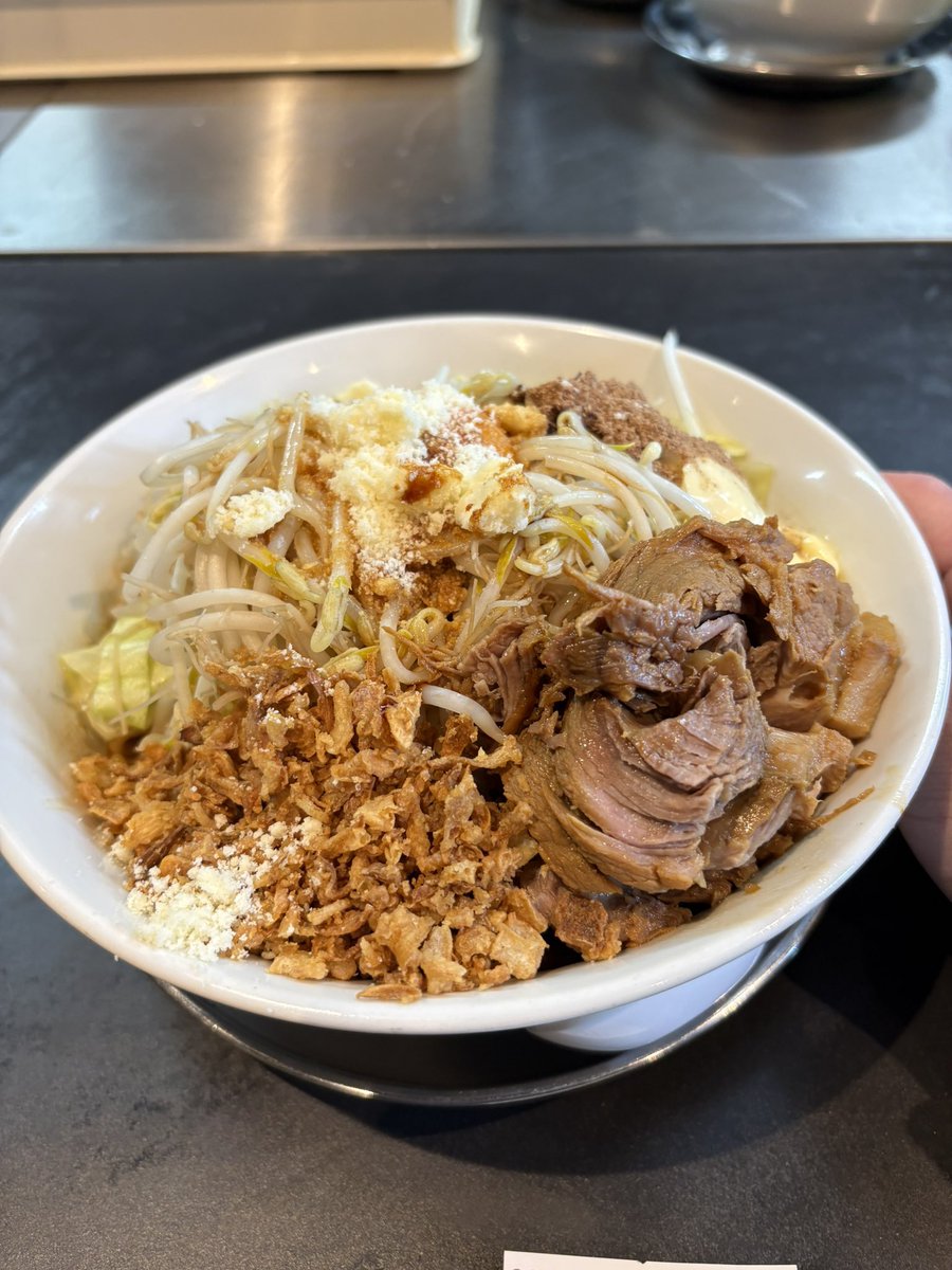 Ragia0107's tweet photo. たまたま人吉を通った時に見つけた二郎系の井上商店に行った！
まぜそば食べたけど、美味しくて豚になった🐷
また行きたい https://t.co/Ol4I6qsNdE