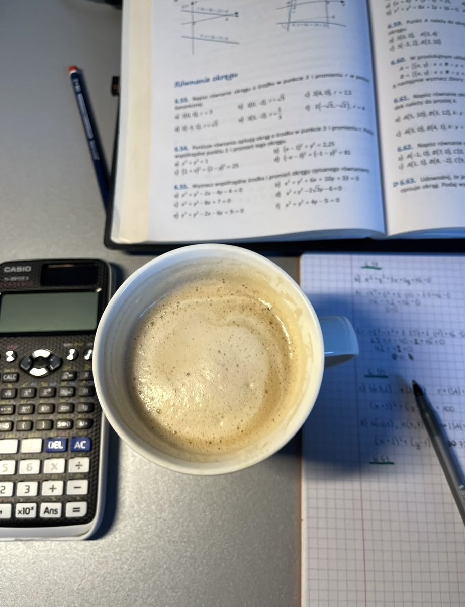 ceelune_'s tweet photo. Lock in and study 📚 https://t.co/sb8zcjjl8H