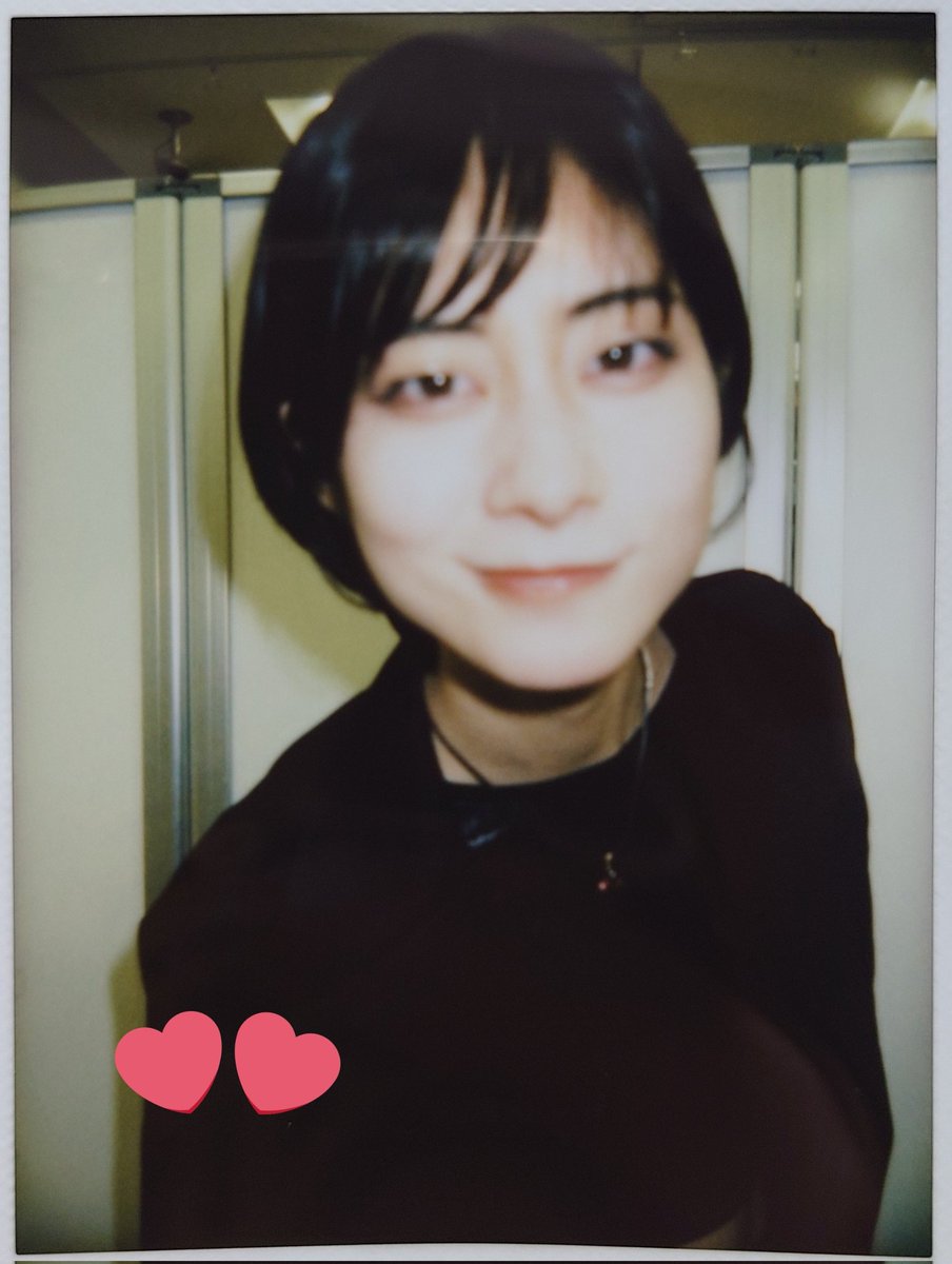 T_BiSHWHYZ's tweet photo. 誕生日おめでとうございます🎉yu-kiちゃんの誕生日の時のポーズ！
今日も相変わらずの可愛さでした！！

#ExWHYZ新宿
#mikina_ExWHYZ  #本日のちぇきな https://t.co/roJ8ej5hpV