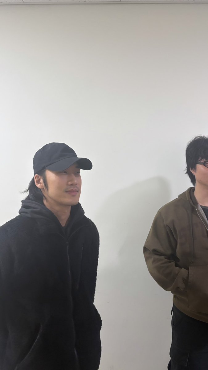 gangschiele_'s tweet photo. hyukoh ไปดูคอน sunset rollercoaster ที่เกาหลีกันด้วย คิดถึงช่วงทัวร์ AAA ด้วยกันเลย https://t.co/GnaENQuFxX
