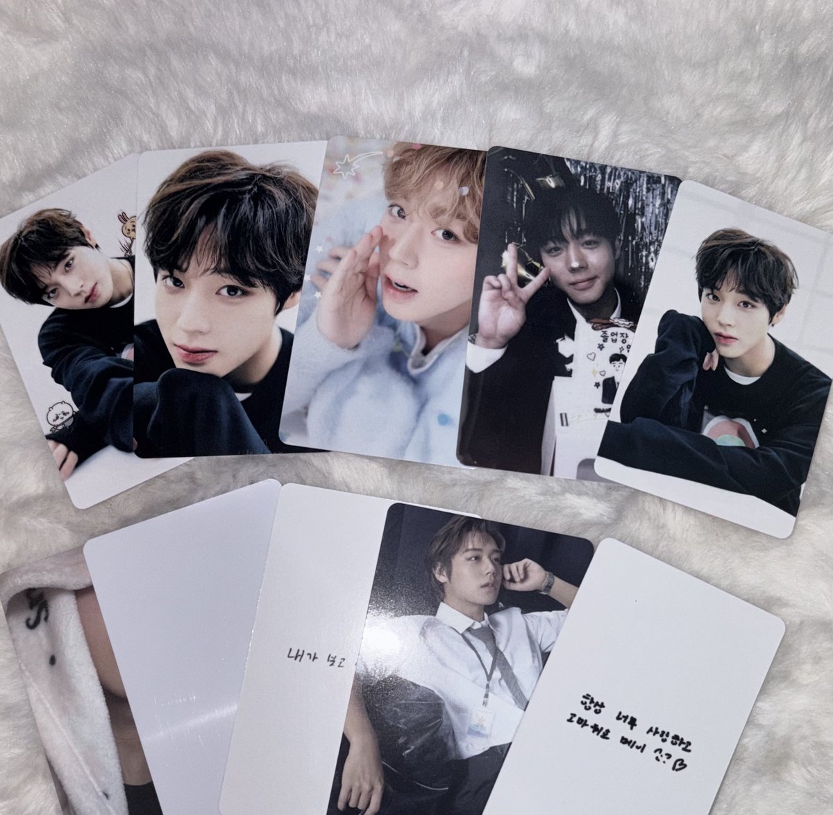 ina___0906's tweet photo. 여러 정보도 나누며 윙얘도 즐겁게 하기 위해 
안고독한 박지훈방을 개설하게 되었습니다 😍
꼼꼼히 준비해 개설한 오픈채팅이라 정보도
얻고 대화하기 수월 하실 거예요! 
* 성인 메이들이 관리 하고 있습니다.
링크 타래 확인 🫶

💖 카톡방 홍보를 위해 #RT이벤트 를 진행합니다!
총 당첨자 - 3명 
박지훈 이름, 생일 군번줄(줄 랜덤)-1명
왕과 사는 남자 필름사진-1명
비공굿 포토카드 10장-1명 

⭐️ 당발은 박지훈 컴백날 합니다 ⭐️