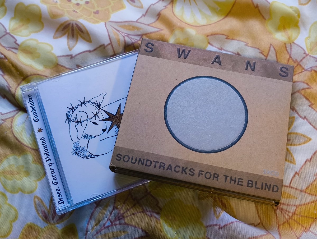 machacatron2's tweet image. los CDs que escuché hoy ... si es que a alguien le importa una mierda .. #humildad