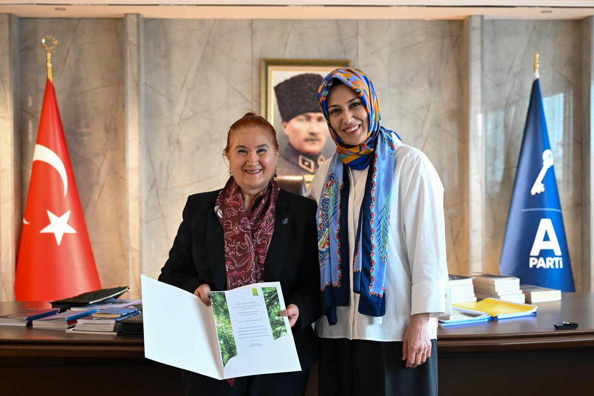 anahtarparti's tweet photo. Türk halk müziğinin kıymetli sanatçısı Sabahat Akkiraz, Genel Başkanımız Sayın Yavuz Ağıralioğlu’nu Anahtar Parti Genel Merkezimizde ziyaret etti.

@sabahatakkiraz https://t.co/bUQMKA6rPz