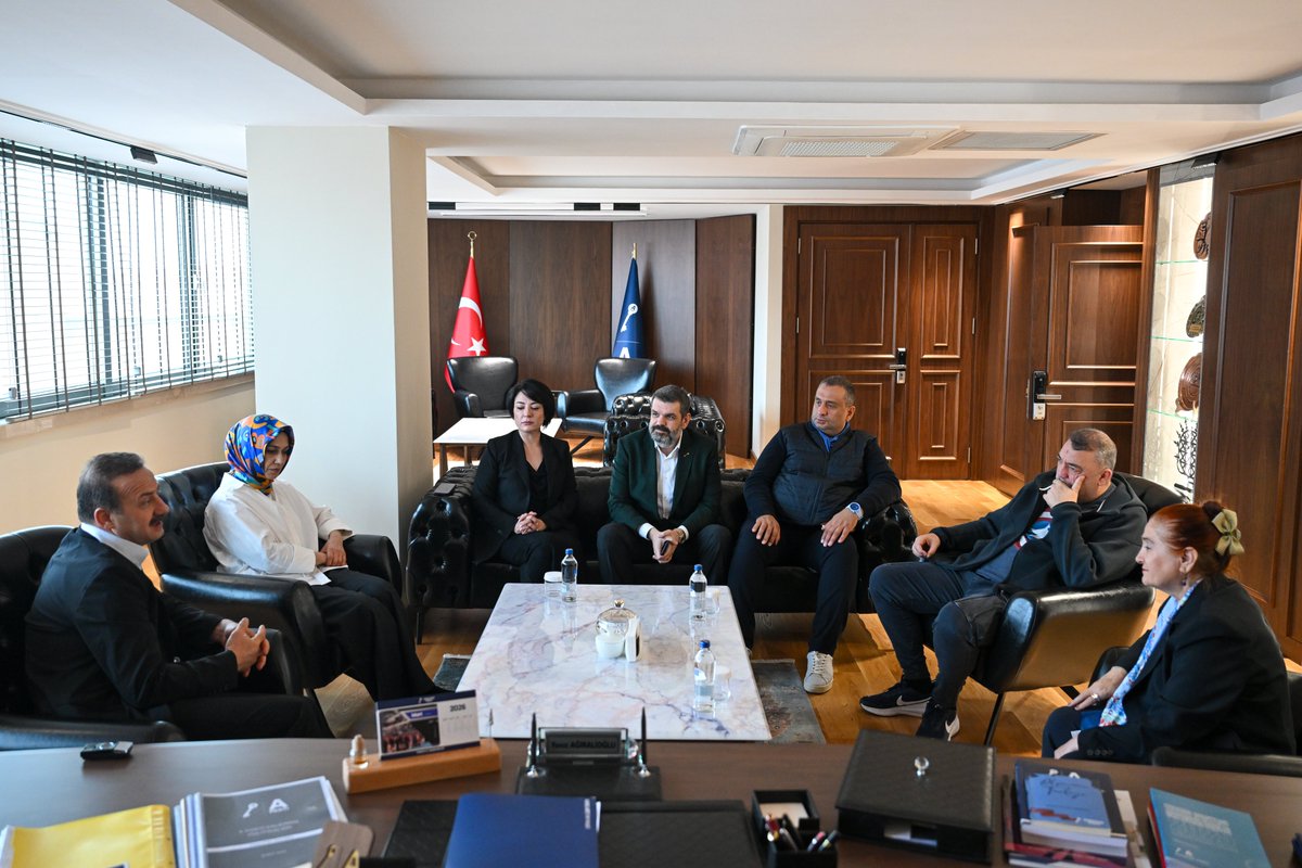 anahtarparti's tweet photo. Türk halk müziğinin kıymetli sanatçısı Sabahat Akkiraz, Genel Başkanımız Sayın Yavuz Ağıralioğlu’nu Anahtar Parti Genel Merkezimizde ziyaret etti.

@sabahatakkiraz https://t.co/bUQMKA6rPz