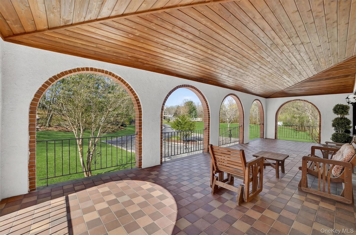 CampanelliMaria's tweet photo. 7 Fairgreen Court, Cortlandt Manor, NY, 10567
4 bed | 3.5 bath 5624 Sq. Ft.
Active | 1200000
https://t.co/8RSvzjuZmi
Experience timeless elegance in this extraordinary 5,500 sq ft Mediterranean-style residence set on 1.4 private, wooded acres. A 350-foot long driveway welcomes... https://t.co/yk02ZJ2n1e