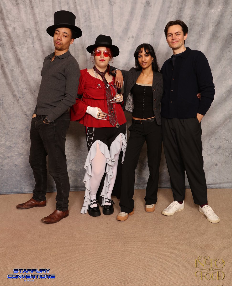 GhostWithAFlute's tweet photo. I REPEAT, THE HAT IS BACK. Listen, you cant just pull Kit Young in front of a camera and not offer him his signature hat... I will never be able to pull that off like he can and Im perfectly okay with that.

#starfuryconventions #intothefold https://t.co/HdJAL1ZzGb