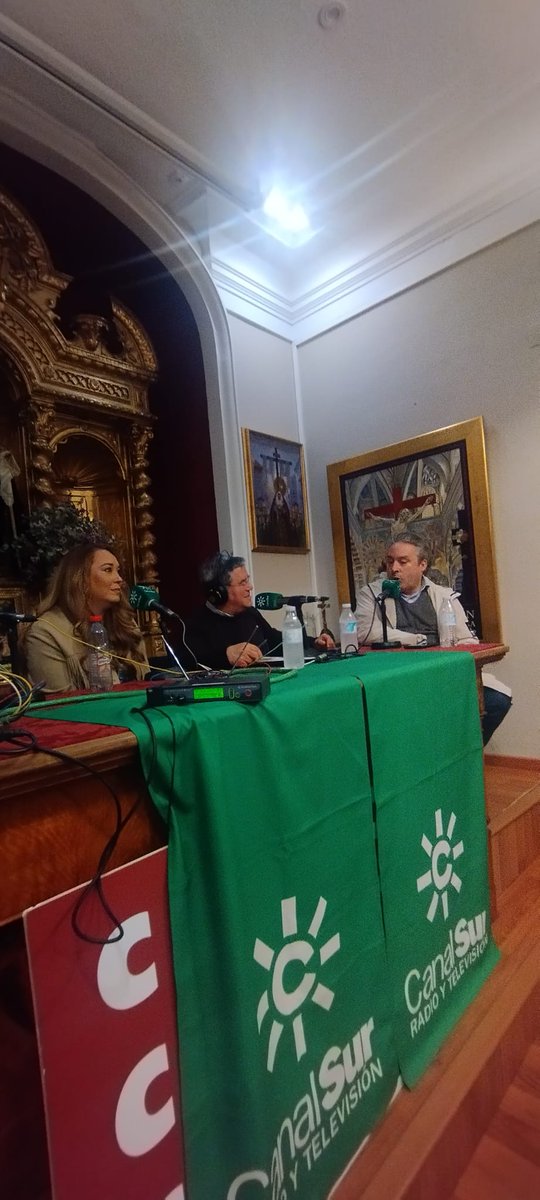 pasoapasocsr's tweet photo. En la @agrupacioncor de tertulia y con nuestros pregoneros y exaltadores. En @pasoapasocsr
36 años contando las noticias y emociones de nuestra Semana Santa. https://t.co/M2voRjsQxh