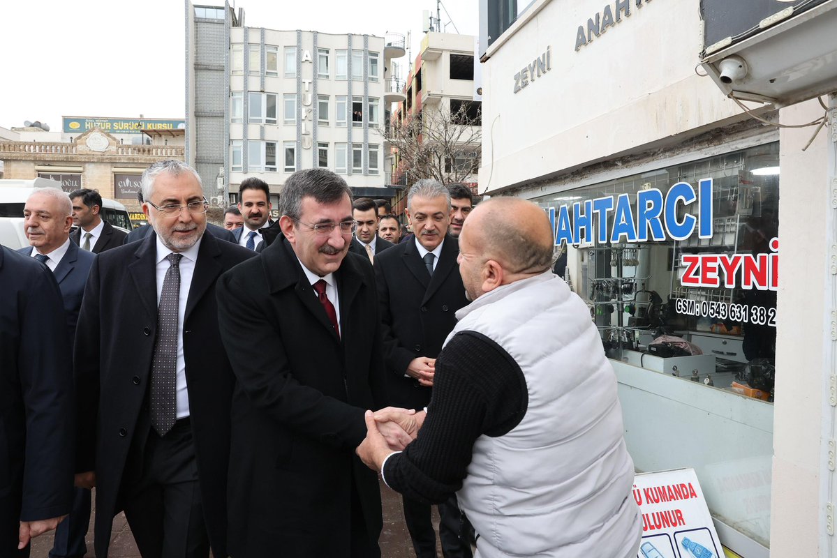 Çalışma ve Sosyal Güvenlik Bakanımız Sayın <a href="/isikhanvedat/">Prof. Dr. Vedat Işıkhan</a> ile birlikte Midyat Belediyemizi ziyaret ederek, Belediye Başkanımız Sayın Veysi Şahin’den ilçemizde yürütülen ve yapılması planlanan çalışmalar hakkında bilgi aldık.

Gösterdiği misafirperverlikten dolayı Midyat Belediye