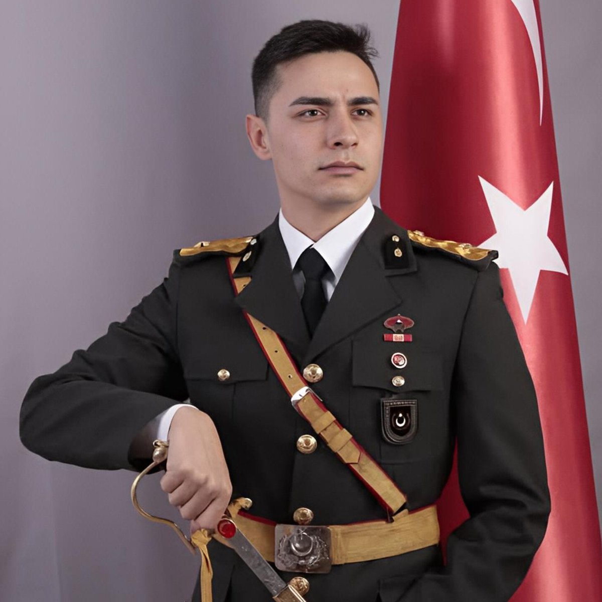 bosunatiklama's tweet photo. TSK'dan ihraç edilen teğmenlerden Deniz Demirtaş, mahkeme kararı ile görevine başladı. (Saygı Öztürk) https://t.co/Fr5M6tp5gn