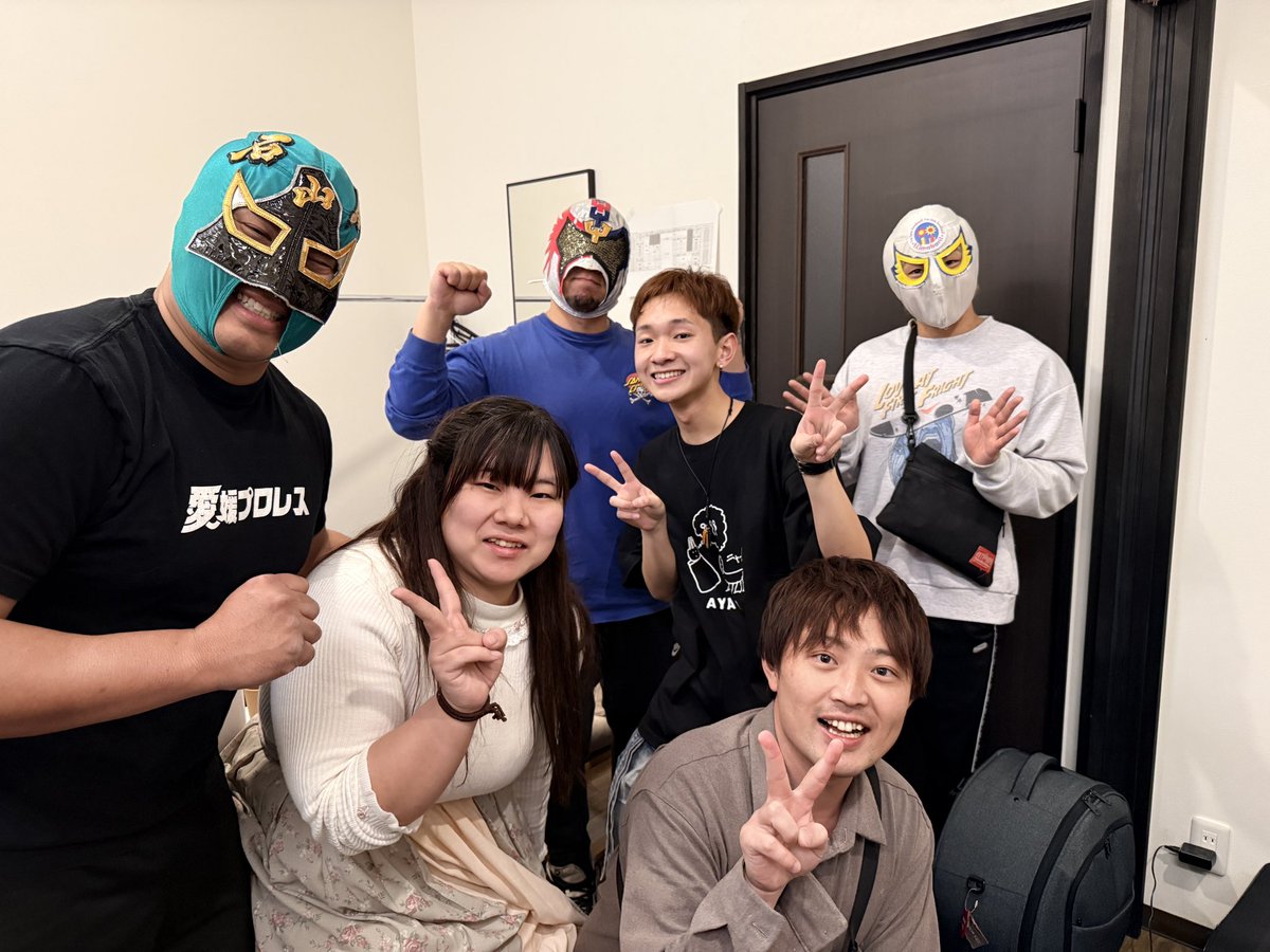 ishizuchsantaro's tweet photo. #AYATO さんのLIVEへ
イベントの関係で最後の最後に到着でしたが、その若さとは思えない歌声と回しに感動。
愛媛プロレスのことも知ってくれてて歓喜。
4月から上京とお聞きしましたが、愛媛でご一緒できるよう、愛媛プロレス頑張ります‼️

お声かけくださった #北浜工業株式会社 魚本社長に感謝🔥 https://t.co/mlBwchI2Ke