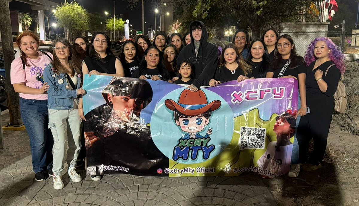 Hoy vimos a Cry en MTY muy emocionadas. Llevamos una sorpresa para él: una serenata y regalitos. Para las chicas de xCryMty fue algo de sorpresa, sin saber si pasaría, pero pasó. Aun con nervios todo salió muy bien. Te queremos demasiado Rey 👑