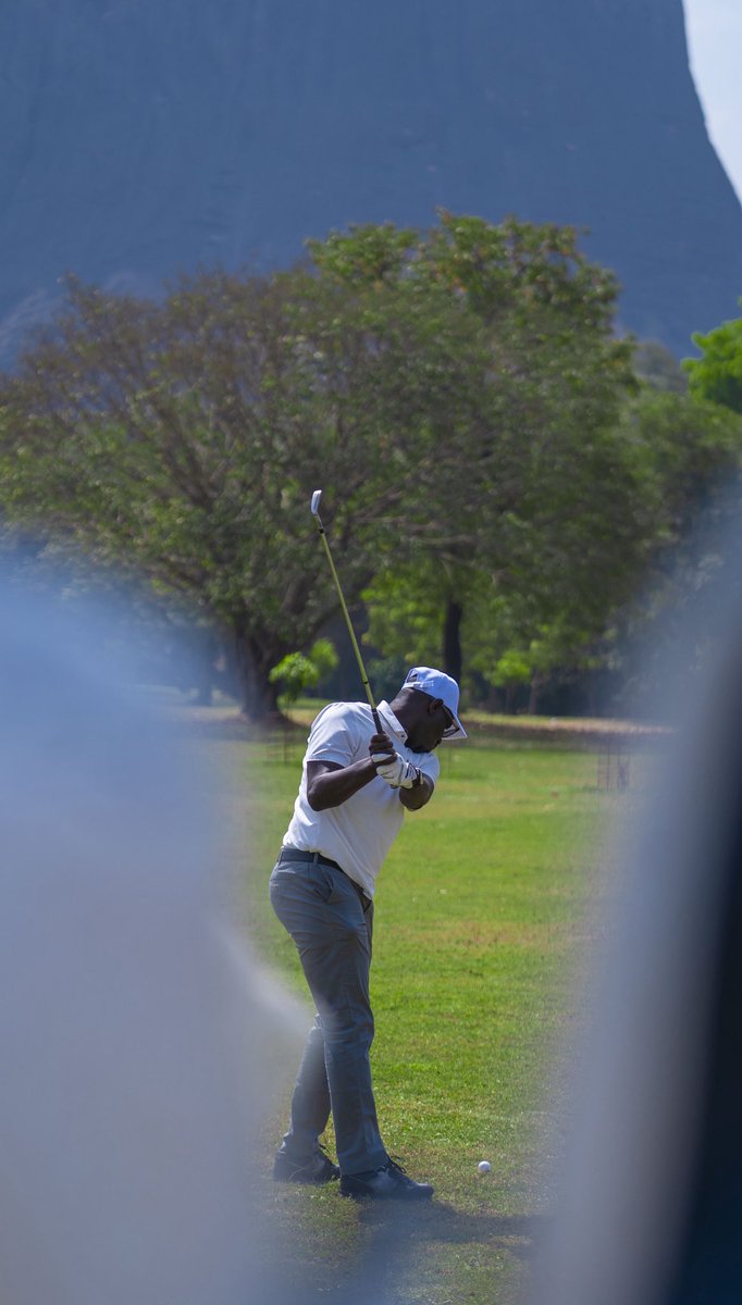 Barka_U_mshelia's tweet image. Starting the weekend with a beautiful shot with precision, power, and focus. 

What’s your go-to golf technique and favorite club? 🏌️‍♂️

#WeekendGolf #GolfLife #PrecisionAndPower #Barkaumshelia