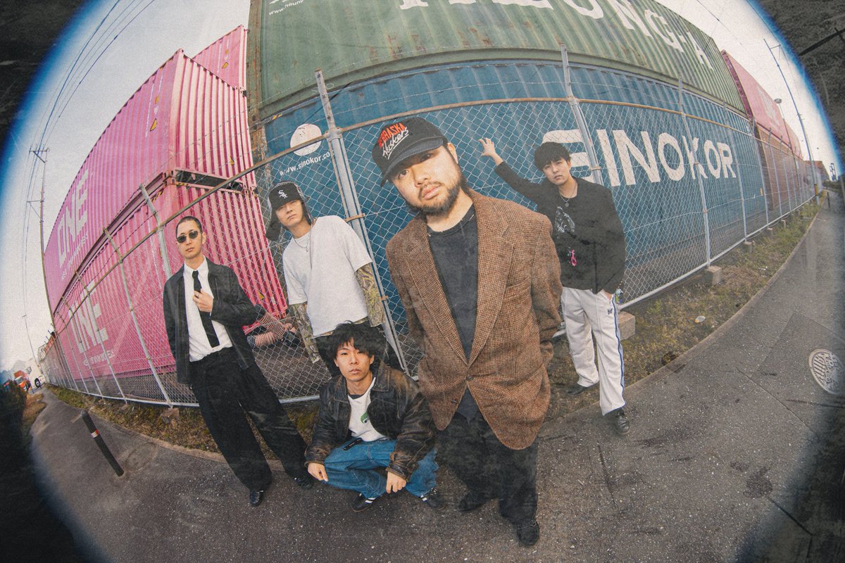HateThisTownJP's tweet photo. 【お知らせ】

この度新規ギターに快を迎えて活動することになりました。それに伴い新しくアーティスト写真を公開します。

📸 @kuglo21 https://t.co/T6uXY1peW9