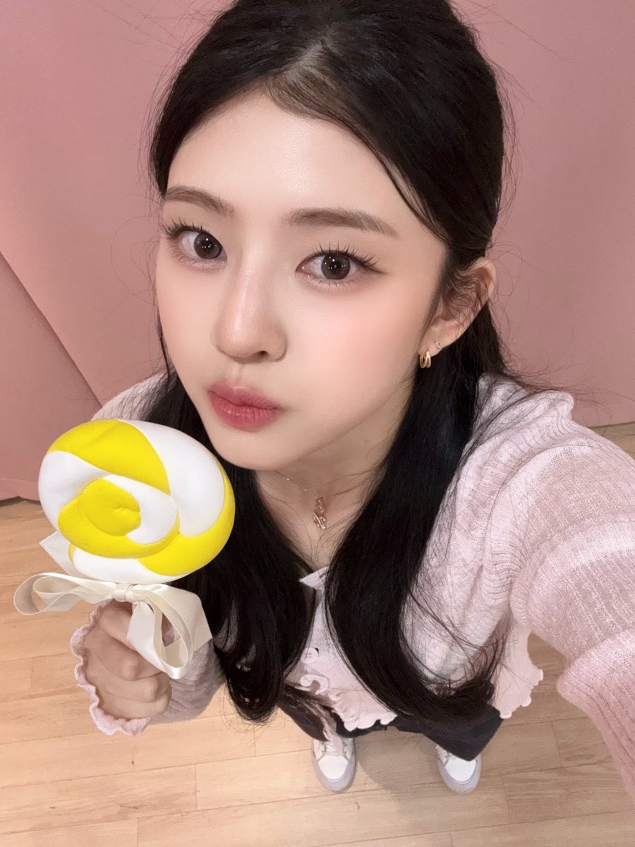 [#KIIRAS]

𝗛𝗮𝗽𝗽𝘆 𝗪𝗵𝗶𝘁𝗲 𝗗𝗮𝘆!
✩🍬°｡⋆⸜ 🍭✮⋆｡° 

#키라스