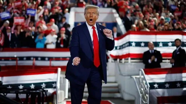 ترمپ د ایران پر وړاندې د منځني ختیځ په تاریخ کې د خورا پیاوړي بمبارۍ ادعا وکړه