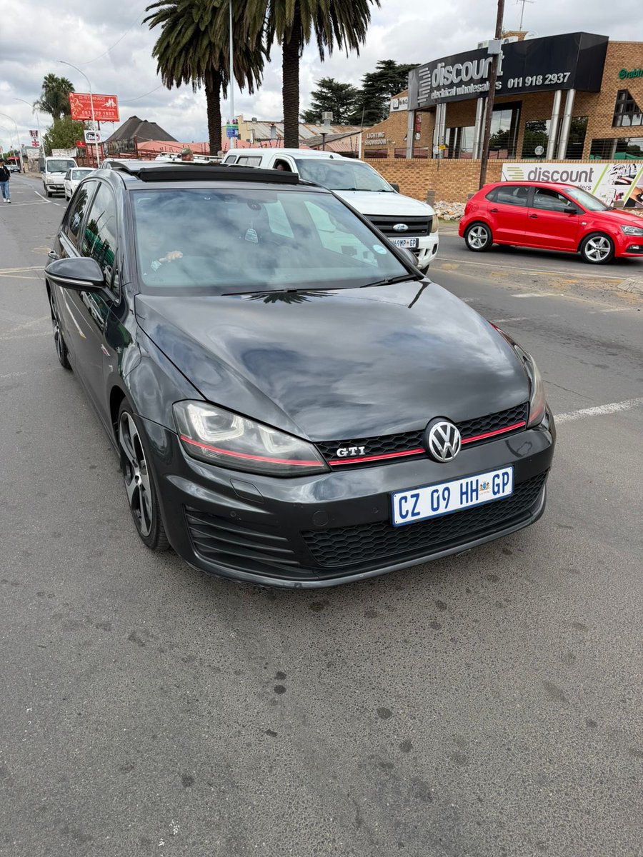 Demaggio007's tweet photo. Potential Hijacking Scout. This guy was taking pics &amp; vids of my car at my place of work. When I confronted him, he drove off. Please be on the lookout for this car. Let’s make him famous. @Abramjee https://t.co/6v3Sr2ndq0