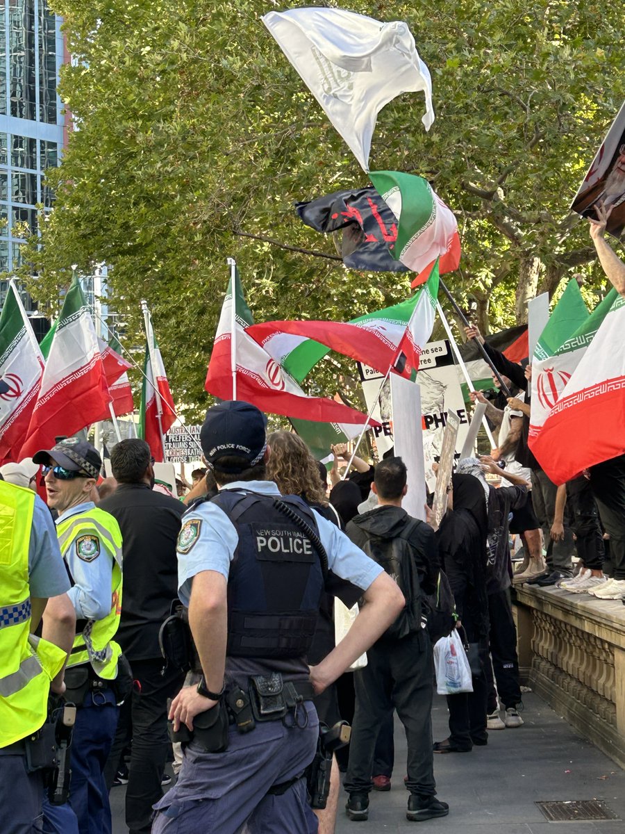 Rally in Sydney today organised by Anti-AUKUS group, supported by many other anti-war groups.
Small number of pro-war attendees as well - extremely rude of them to gatecrash.
From the river to the sea! 🇵🇸