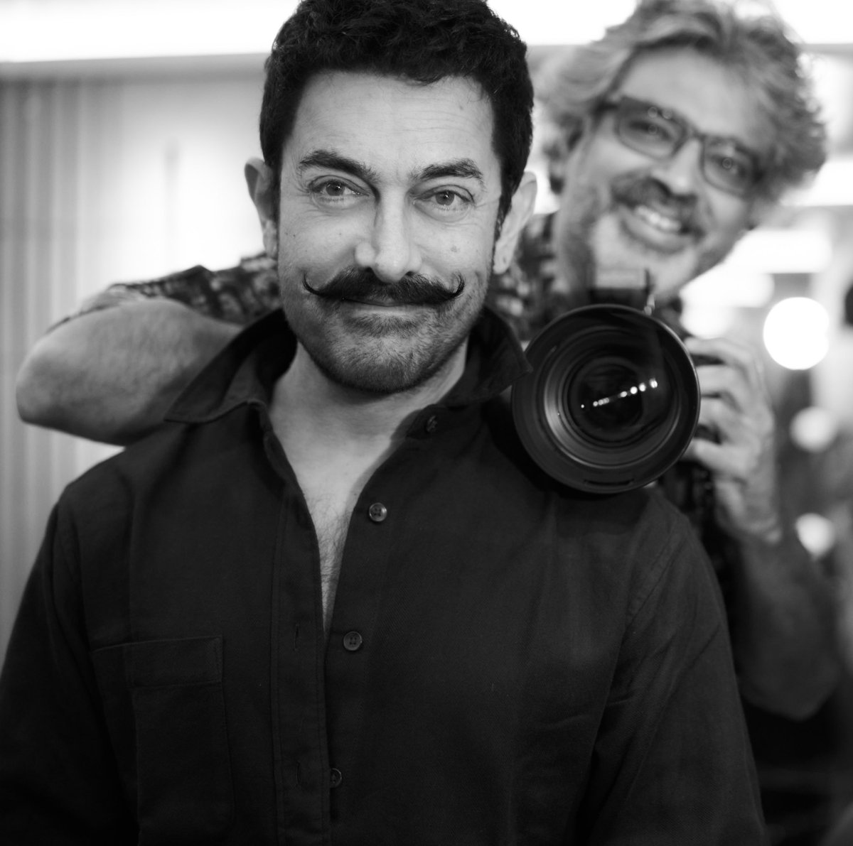 avigowariker's tweet photo. It was this shoulder that unconditionally supported and helped me start my career… and now 32 years later, I’m still firing from it!🙏

#HappyBirthdayAamir ❤️🤗
Love you my BrotherFromAnotherMother 😇❤️
Have a great one - and gift us an #AamirKhanSpecial film soon 🙌… https://t.co/SG88sxnS3C
