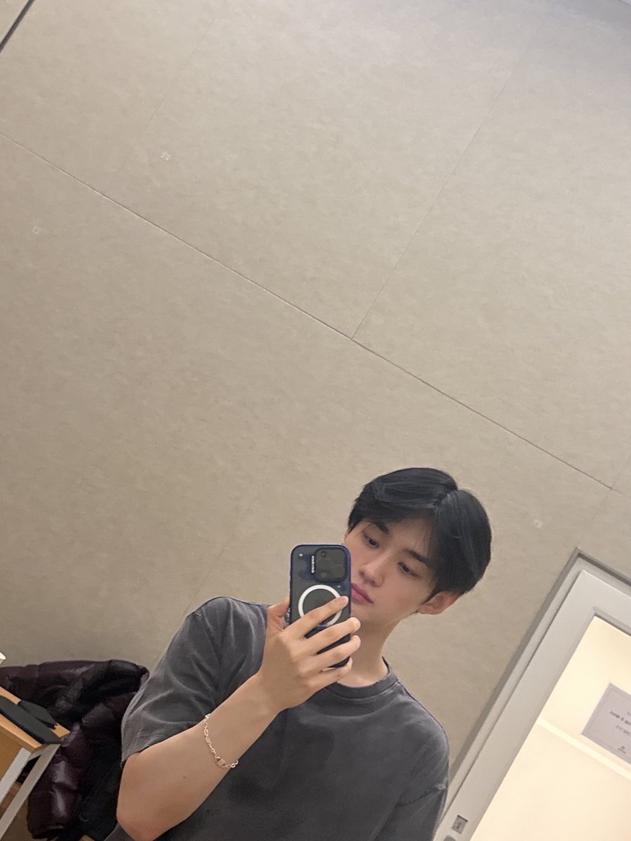 no context yongseung tweet media