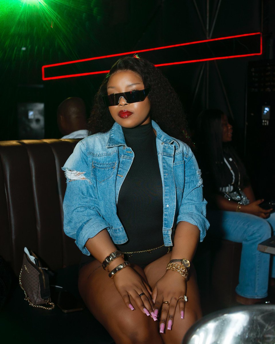 elsieshayne_'s tweet photo. Star girl at Club Rave. ✨ https://t.co/sT5jvxfdGX