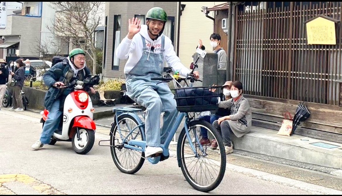 本日も…間もなく放送始まります🍉✨

よろしければ…『出川哲朗の充電させてもらえませんか？SP』楽しんでいただけますと〜🌈

今夜は竹内涼真さん＆沢村一樹さんと一緒に…🛵🛵富士山の絶景！静岡＆山梨の旅🗻✨

このあと6時30分から〜🍉✨✨
竹内さんが免許忘れて…ヤバイよヤバイよ🛵ぜひぜひ〜💫