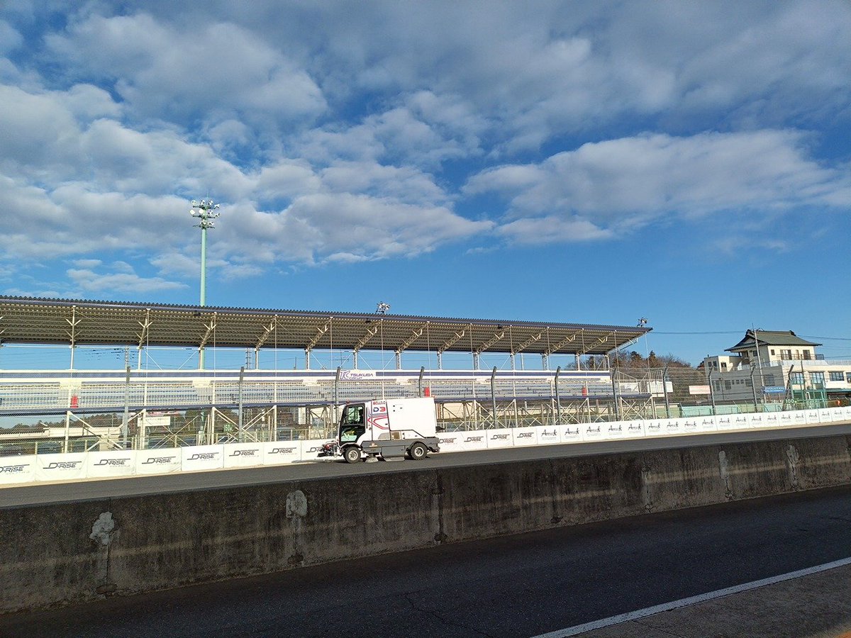 今日は筑波選手権TC250のクルーで参加、天気も良くて楽しい1日でしたー。次は自分の番です〜