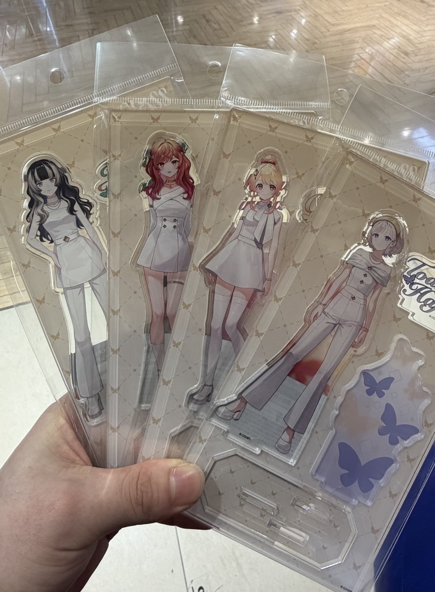 1Ito_Maru2's tweet photo. 博多マイルのポップアップストア行って来ました!
スッカリ忘れてて店を見た時はとてもビックリしました笑
テンション上がって、ばんちょーだけ買うつもりが、4人分買っちゃいました笑
#ホロライブ #hollive
#hololiveDEV_IS https://t.co/N1G47JCxZP