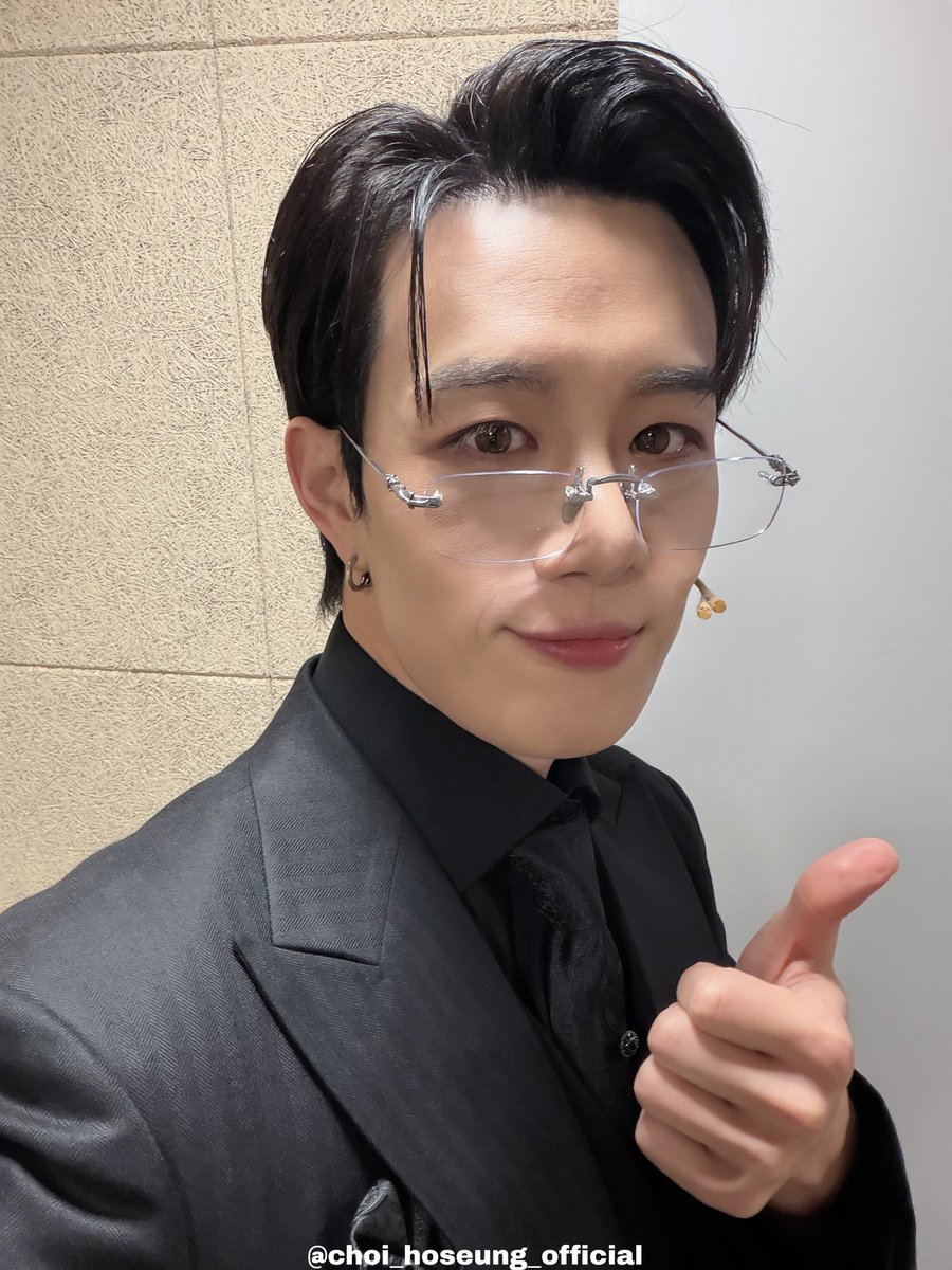 📷
#호승재현 첫 공연을 함께해 주셔서 감사합니다.❤️‍🔥
앞으로도 배우님께 많은 응원과 관심 부탁드립니다.🙇‍♀️

#최호승 #최호승배우님 #개츠비_오늘도_사랑스럽게 #개츠비엔미남만있나봐
