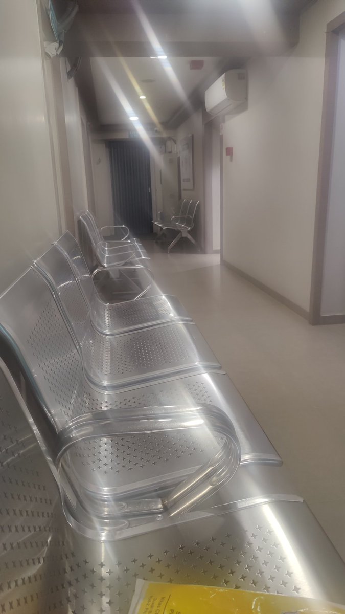 hitts_hs's tweet photo. @VdcConnect not sure what is wrong with your Ameerpet center. We have absolutely no one waiting in queue for the scan and yet we have been made waiting for 20 minutes already with no update or any information. We don't even know how much longer we have to wait more. https://t.co/bWxF9RVLKi