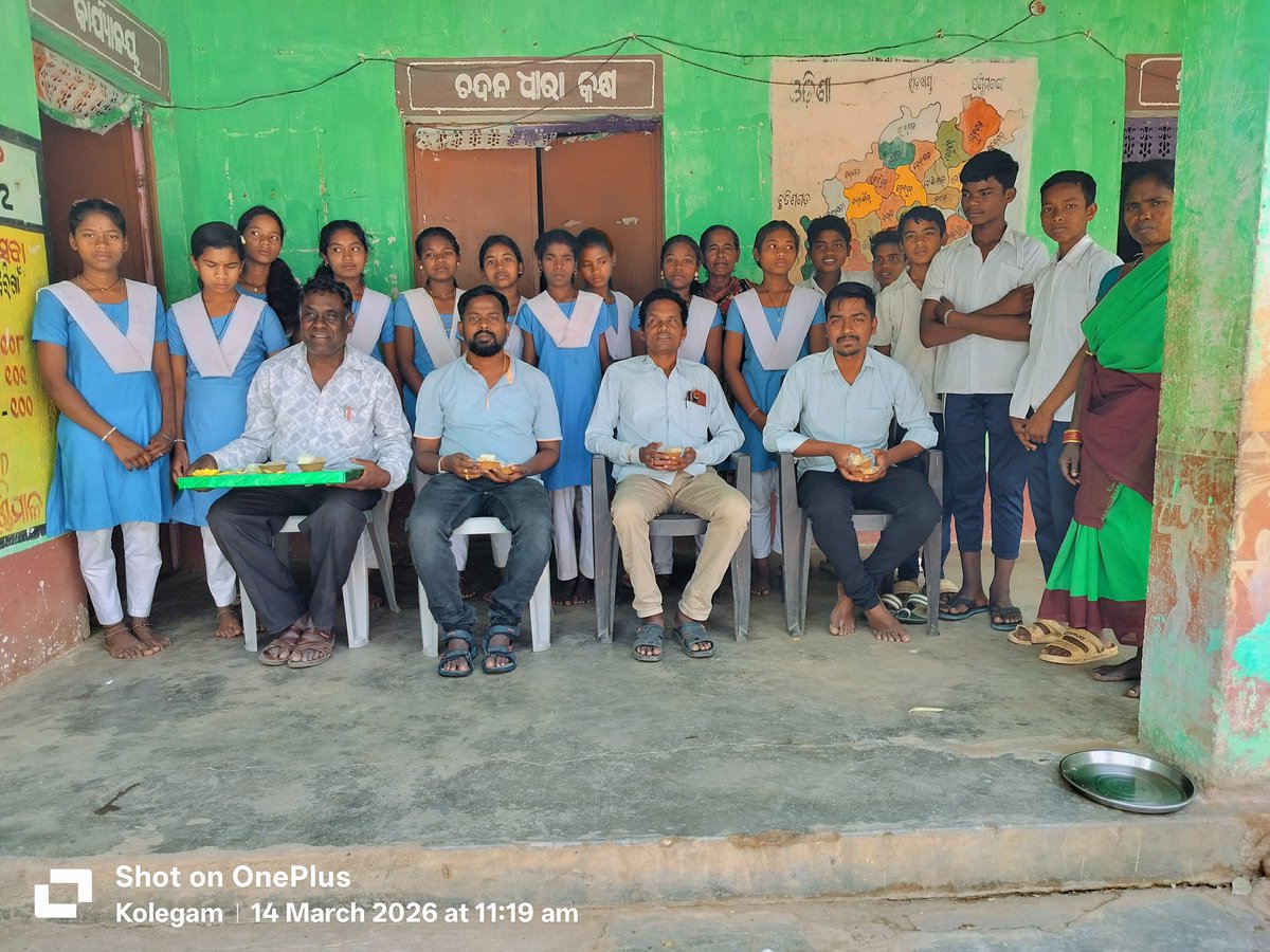 bhagabat75's tweet photo. ମିଳିଯିବ ପଛେ ରାଜ୍ୟ ସିଂହାସନ l
ଫେରି ପାଇବନି ଛାତ୍ର ଜୀବନ ll🧑🎓🧑🏫🧑🤝🧑
#schoollife #schoolfriends #memorableday #farewell #lastday https://t.co/3yZZ5ibX76