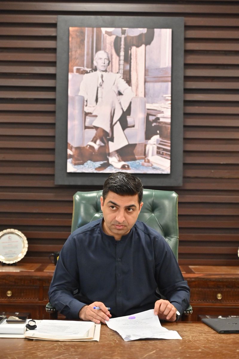 DCFaisalabad's tweet photo. ڈپٹی کمشنر کیپٹن (ر) ندیم ناصر روزانہ کی بنیاد پر صبح 10 سے دن 11:30 بجے تک شہریوں کے مسائل سن رہے ہیں
@GovtofPunjabPK @MaryamNSharif @TeamMNSharif 
#GovtOfPunjab #CSPunjab #CMPunjab #cmpunjabmaryamnawazsharif #DCFaisalabad #deputycommissionerfaisalabad #Faisalabad #PublicDealing https://t.co/Ltg2L8bJjU
