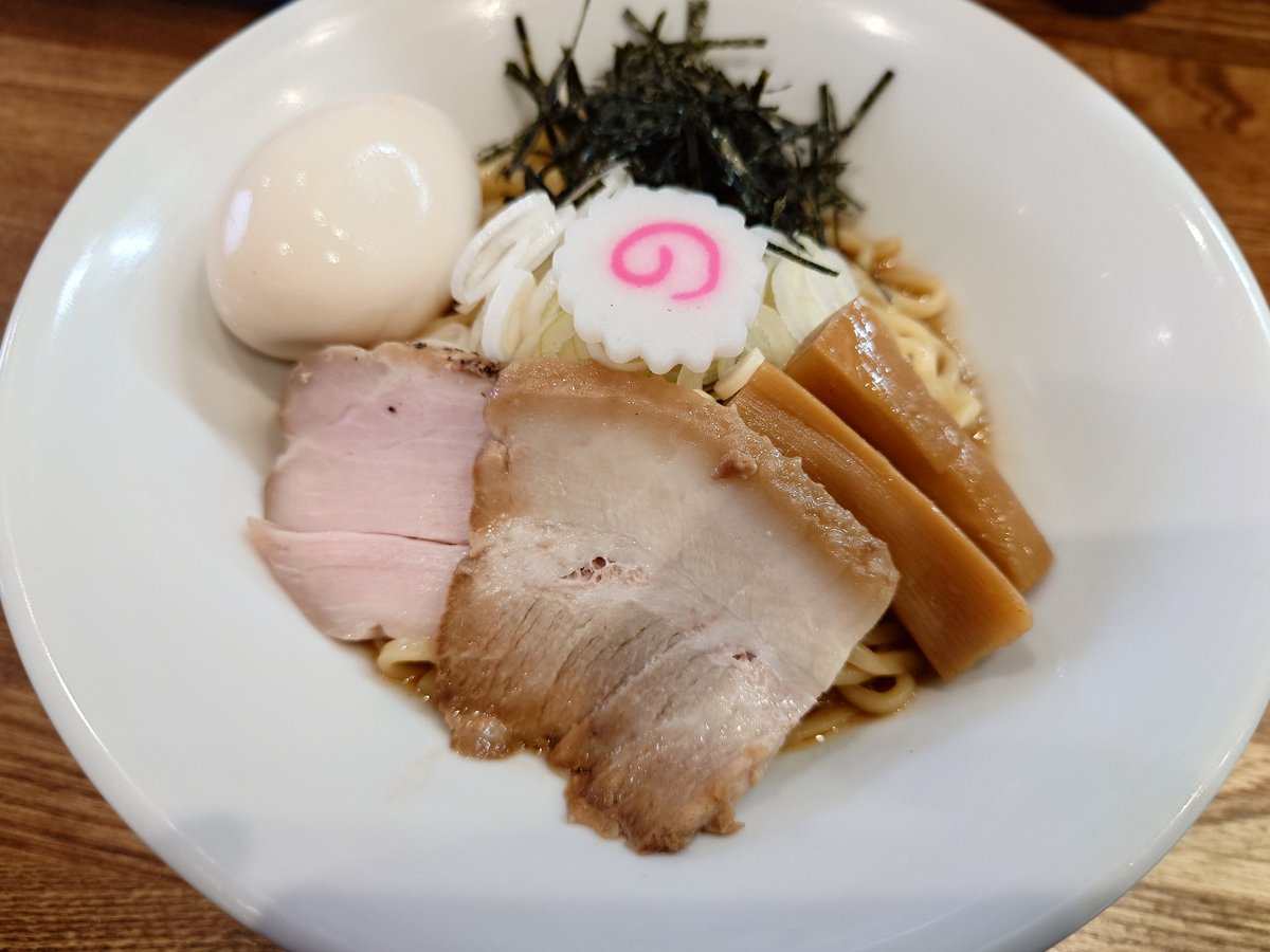satoshi0841's tweet photo. 【あぶらそば＆味玉@ラーメンいづる/つくば】カエシ強すぎずそれほどアブラっぽくもなく、バランスよく味しっかりキマってます♪味濃すぎず美味しいです♪
スープの美味しいいづるさんなので、汁ありにするか汁無しにするかオーダー悩みどころですな☺️ https://t.co/N28Cf857d3