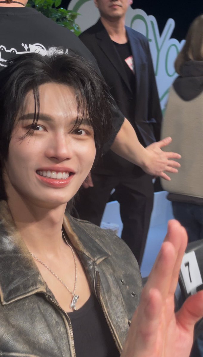 LMSY_NF_RO's tweet photo. カッコよくて滅💙
WIN 1ST FM IN OSAKA
#JustYouandWin1stsoloFMinOsaka
#winmetawin https://t.co/6vcev5Lrx3