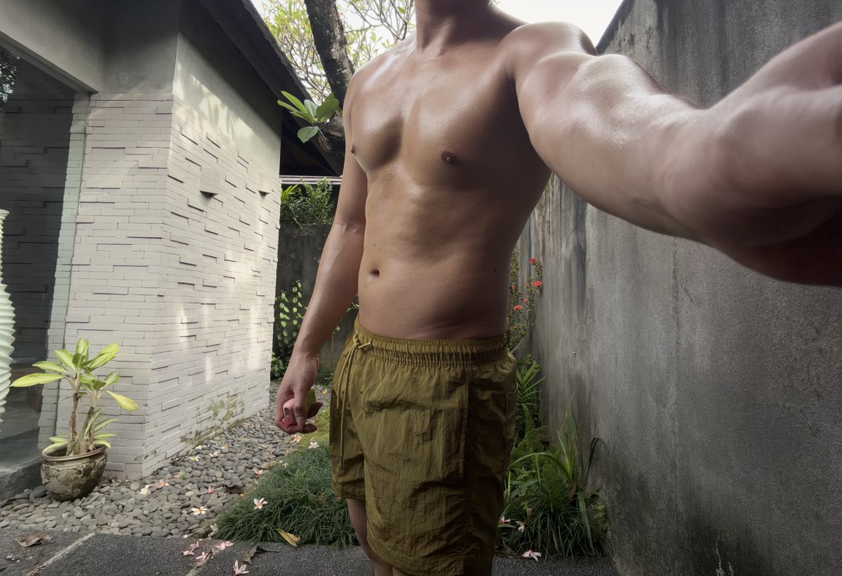 cruisingalpha's tweet photo. what u f*gs see before i knock u unconscious on my cock https://t.co/2kygaDiaNT