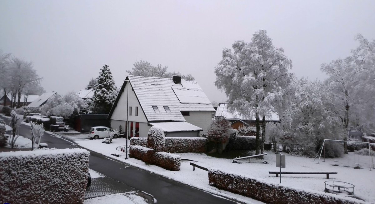 Meteovilles's tweet image. Ce matin, il #neige dans l'est de la #Wallonie (#Belgique) et à la frontière allemande (#Mutzenich) ce matin.