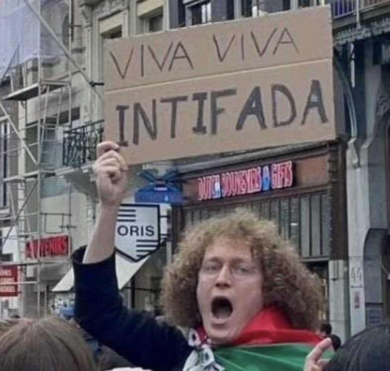 govertvanbrakel's tweet photo. @jesseklaver Een haastig antwoord, meneer Klaver. ‘Onaceptabel’. Standaard ook.
De situatie is al jaren zo, dat weet u. Ondertussen bereidt u VN-antisemiet Albanese een warme ontvangst in uw fractiekamer, mag Paul Smits (foto) ook even langskomen, en verbiedt u Israël zichzelf te verdedigen. https://t.co/Va8DI1ycpc